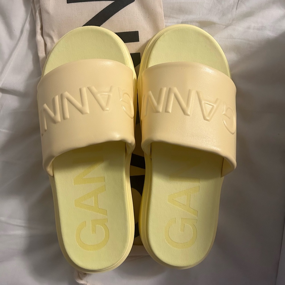 Ganni Slides